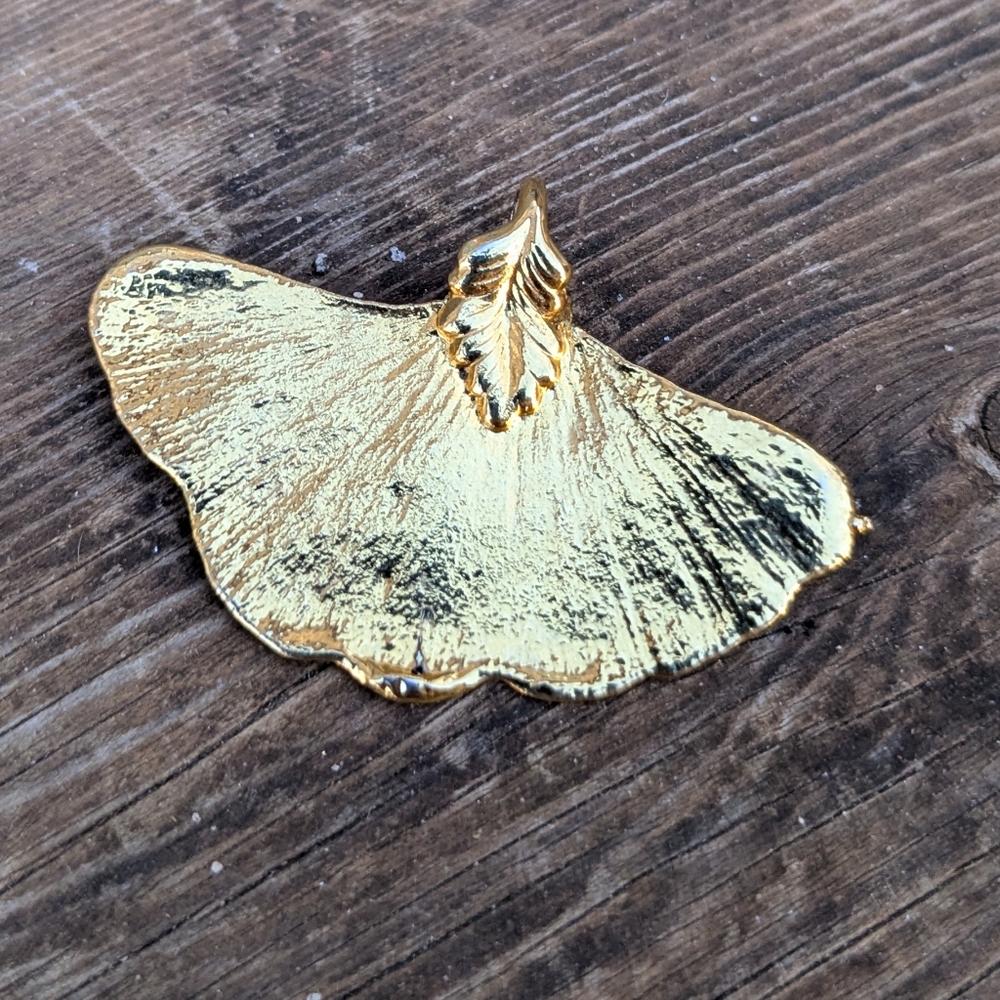 Gold Dipped Ginkgo Leaf Pendant - Picture 5 of 7